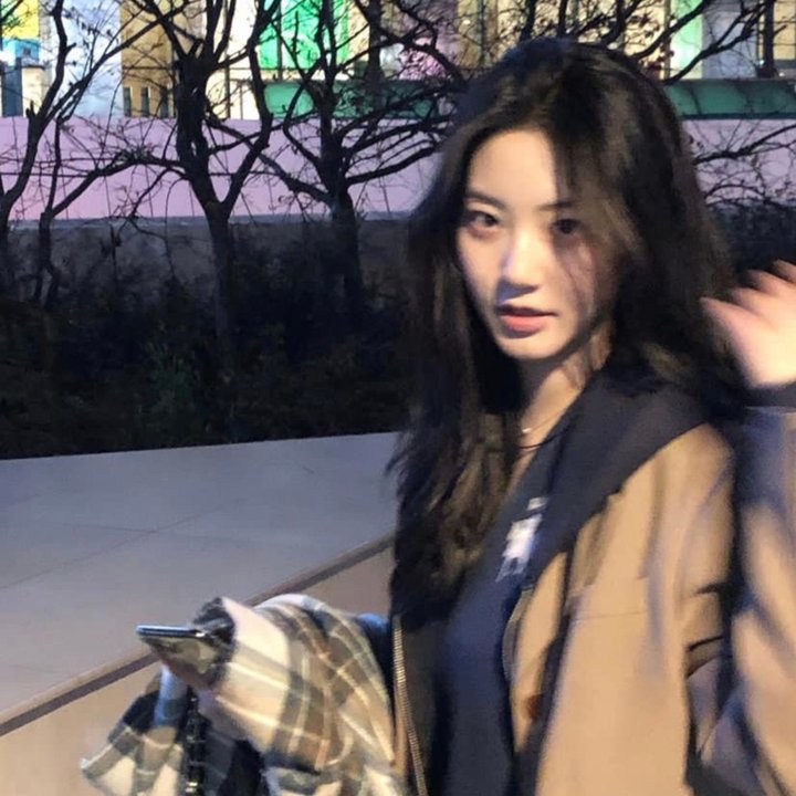 穿黑衣的女孩